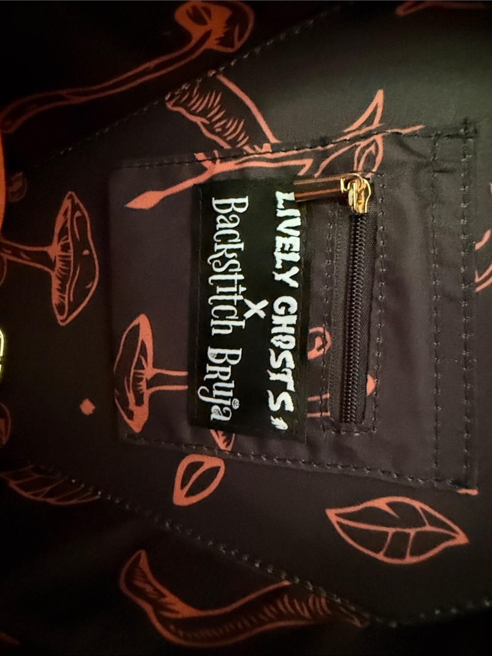 Coffin-Shaped Halloween Handbag with Jack-O'-Lantern Face - Picture 2 of 7